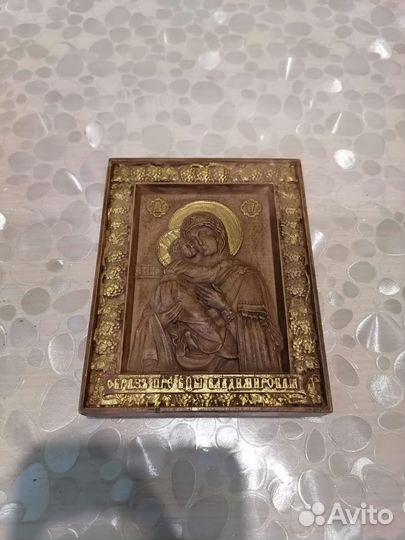 Резные иконы из дерева