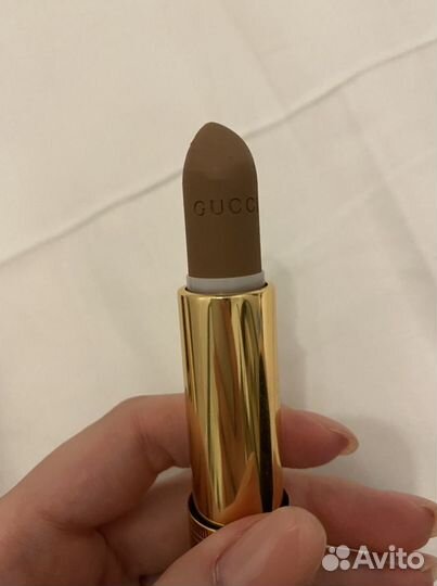 Gucci помада Susan Nude 105 матовая