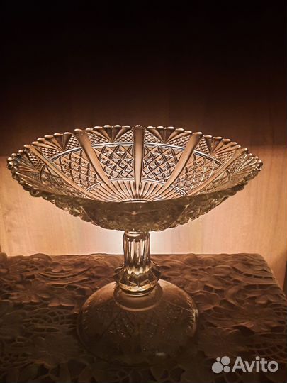 Ваза,фруктовница на ножке старинное стекло ри
