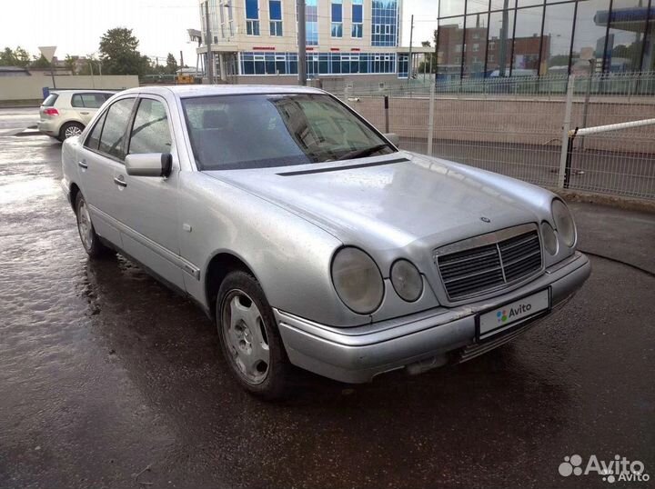 В разборе Mercedes E-Class W210 606.962 1998г