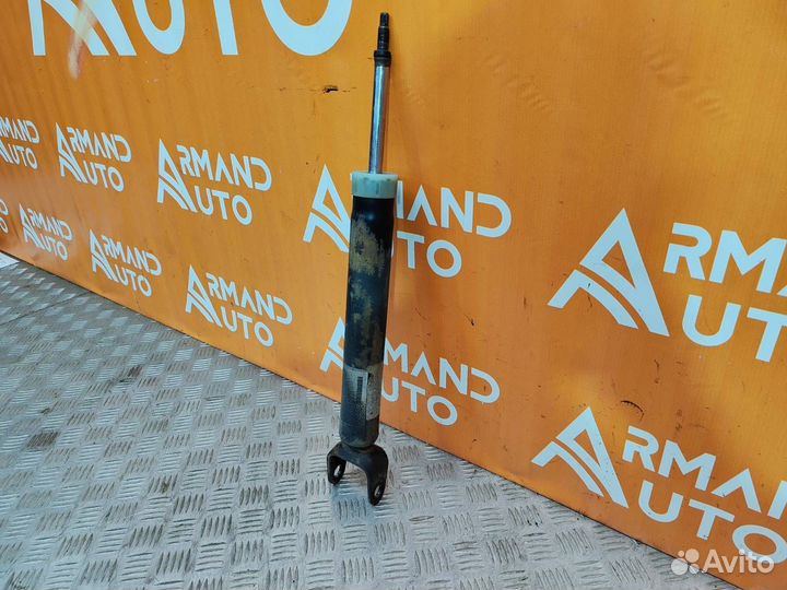 Стойка амортизатора задняя Jeep Grand Cherokee WK2