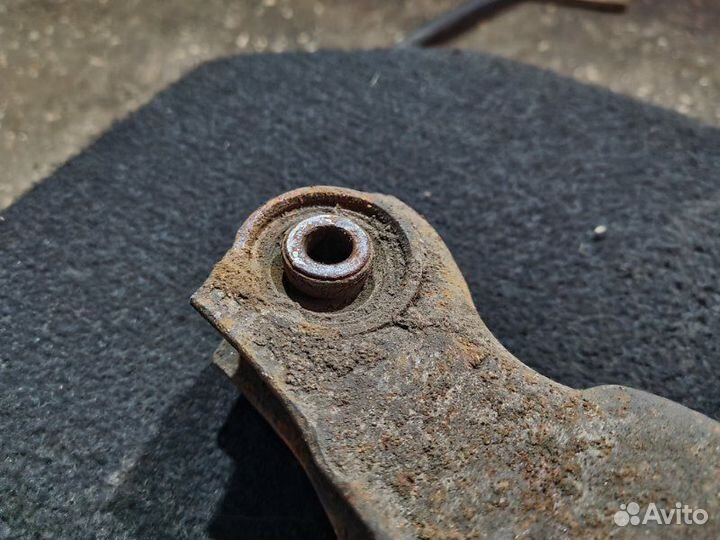 Рычаг подвески нижний Mitsubishi Lancer 9 4G18