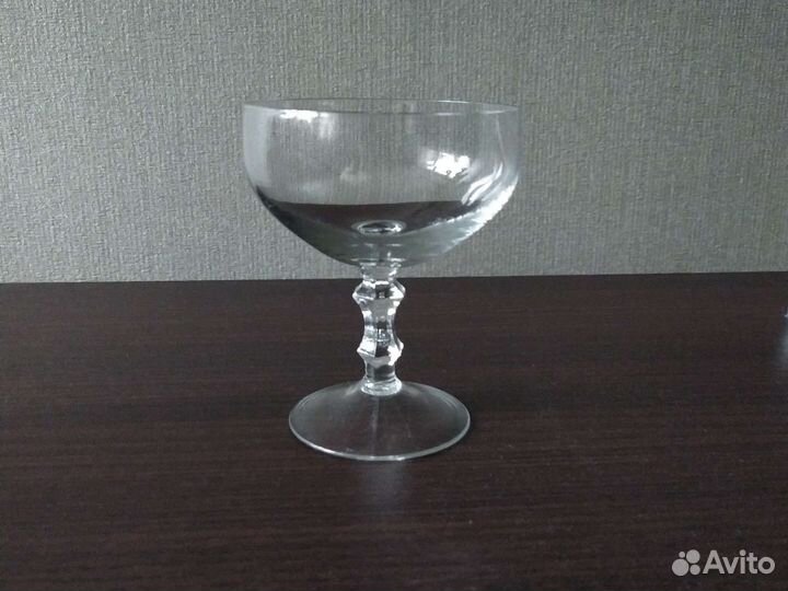 Бокалы для мартини, коктейлей, десертов