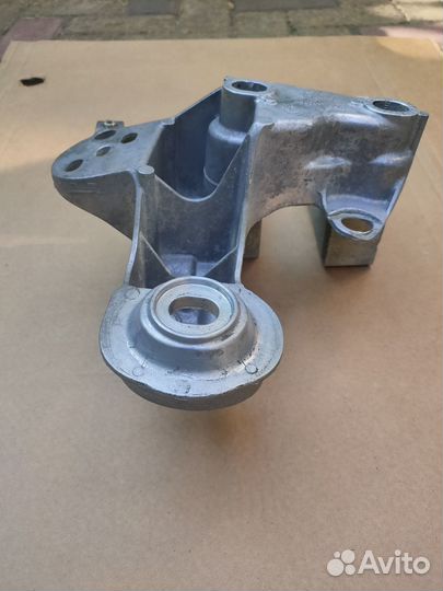 Кронштейн опоры двигателя правый audi a6 c5