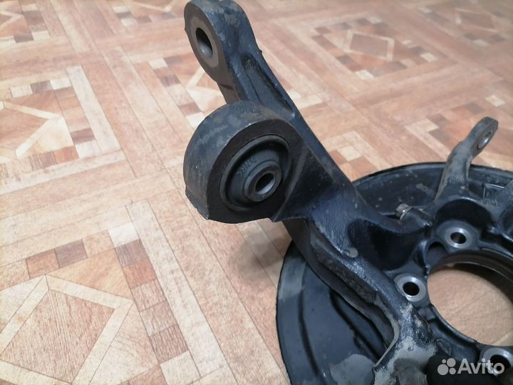 Кулак поворотный задний Toyota Avensis T250