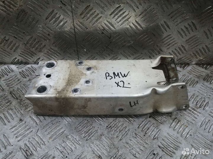 Кронштейн усилителя переднего бампера BMW X2, X1