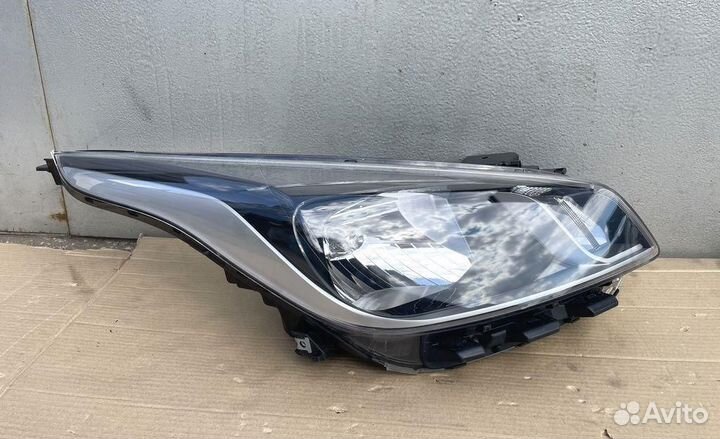 Фара правая Kia Rio