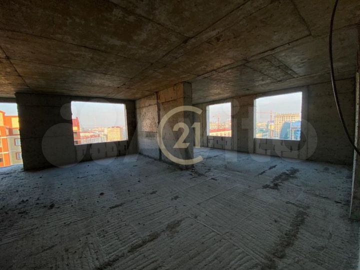 2-к. квартира, 83 м², 18/21 эт.