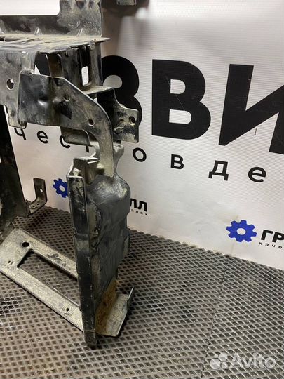 Корпус подножки правый Renault T 84539334