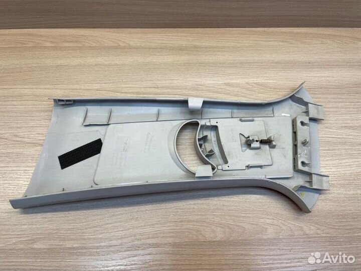 Обшивка средней стойки правая LADA Vesta
