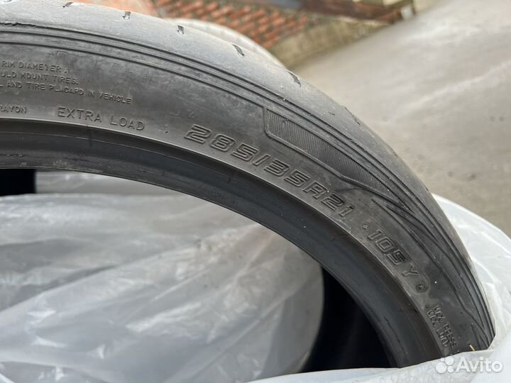 Dunlop SP Sport Maxx 050+ 285/35 R21 и 325/30 R21
