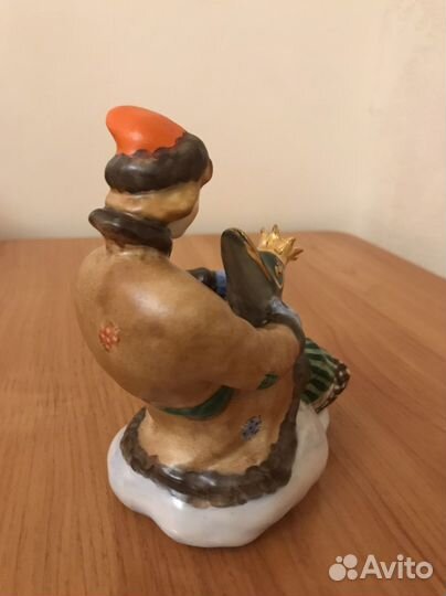 Статуэтка фарфор