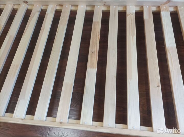 Кровать двухьярусная