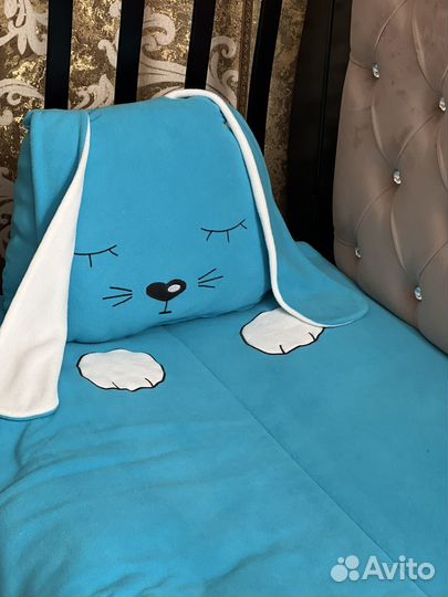 Подушка с пледом