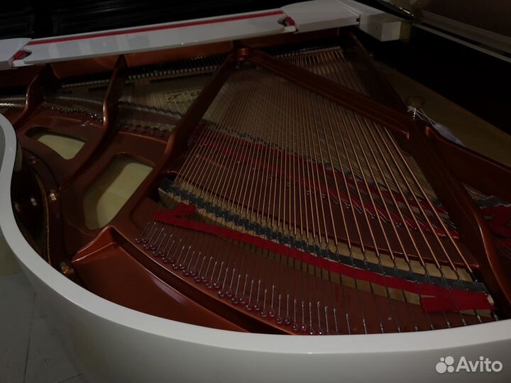 Кабинетный рояль Белого цвета Feurich, mod. 178