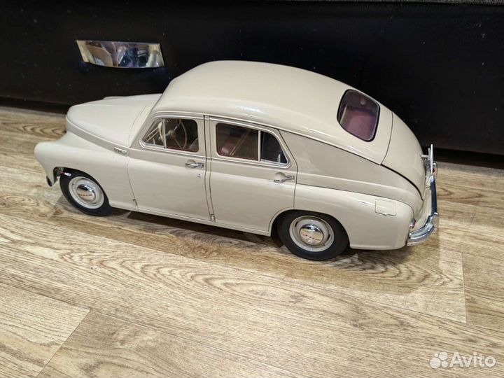 Сборная модель Газ м20 победа 1 8