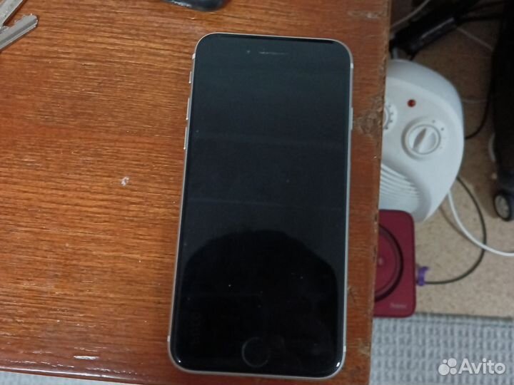 iPhone SE (2020), 64 ГБ