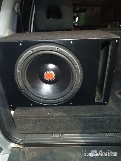 Короб с сабвуфером