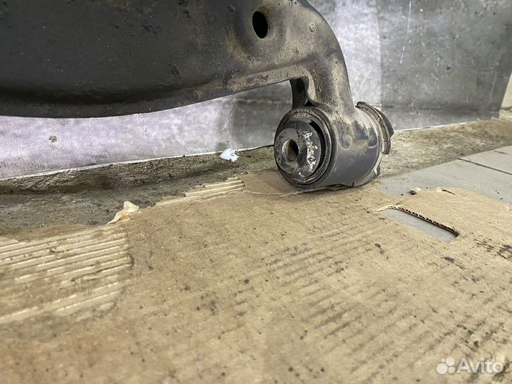 Поперечный рычаг правый Mercedes W140 S500