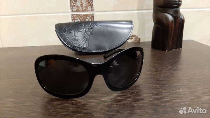 Солнцезащитные очки Versace