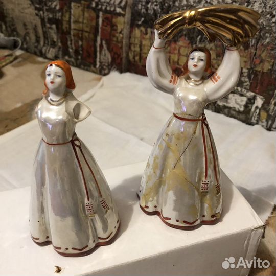 2 фарфоровые статуэтки «Девушка со снопом» СССР