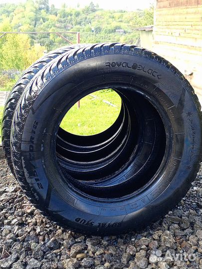 Royal Black Royal Stud 215/70 R15