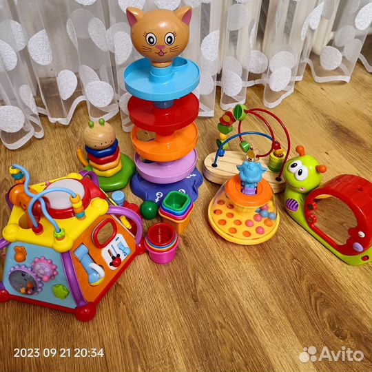Развивающие игрушки для малышей пакетом