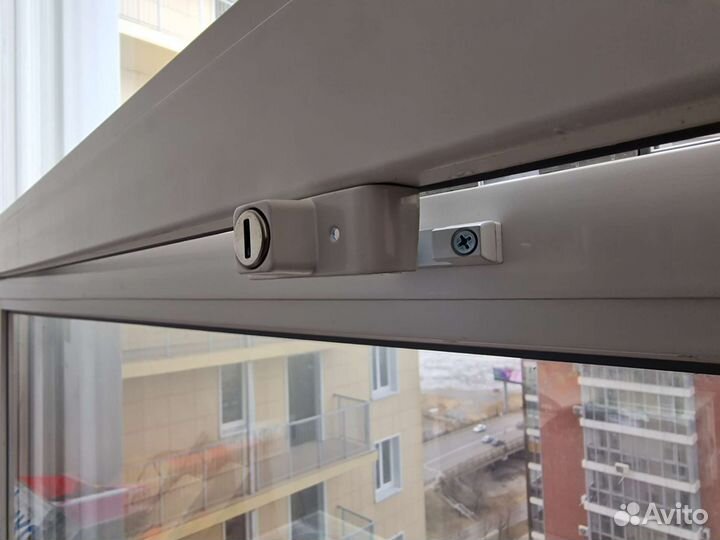 Детский замок на окно