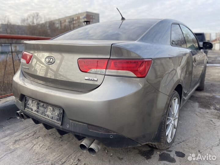 Kia Cerato 2.0 МТ, 2010, битый, 150 000 км