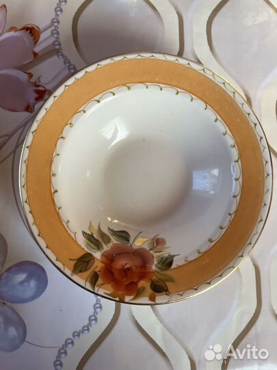 Фарфоровый столовый сервиз