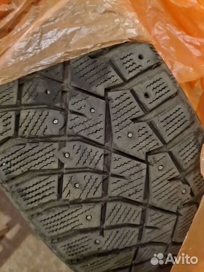 Nitto Therma Spike 235/55 R17