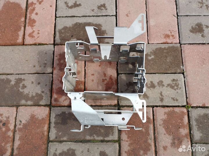 Кронштейн блока управления Mercedes W211