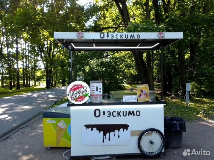 Продавец мороженого в Усадьбе Архангельское