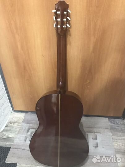 Классическая гитара шестиструнная