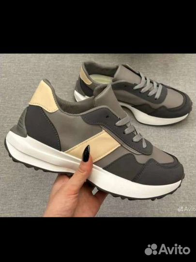 Кроссовки новые 24см