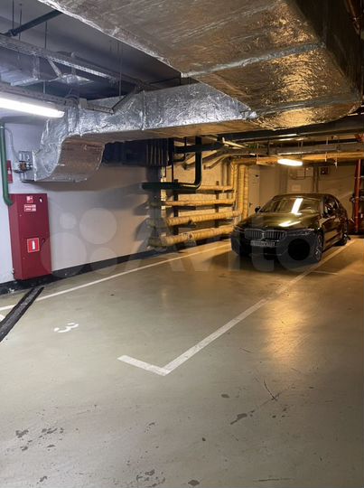 Машиноместо, > 30 м²