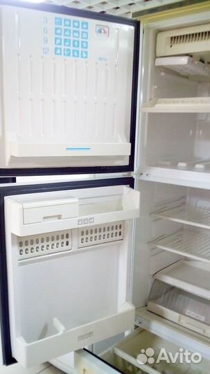 Холодильник Stinol 104 NF 330 4T. Трёхкамерный