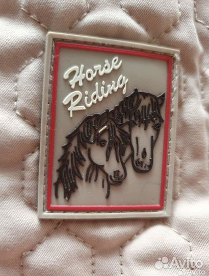 Шлем для верховой езды и жилетка