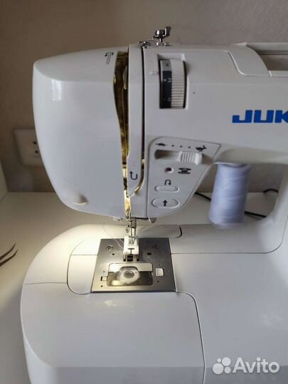 Швейная машина juki HZL-e61