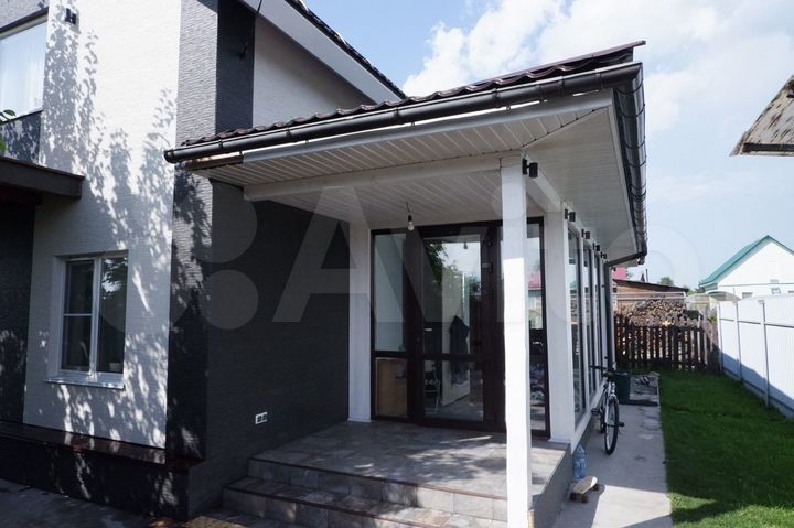 Дом 165 м² на участке 6,4 сот.