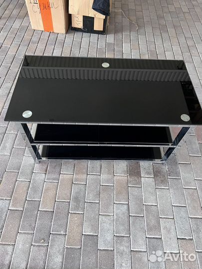 Стеклянная подставка под телевизор