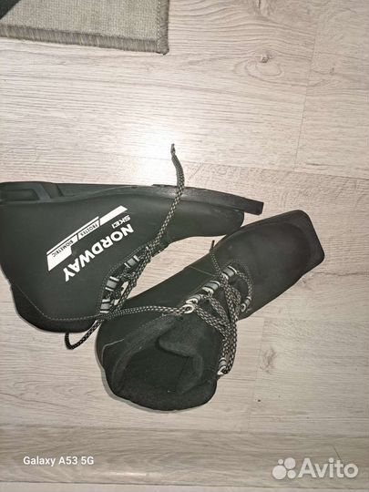 Лыжные ботинки р.40