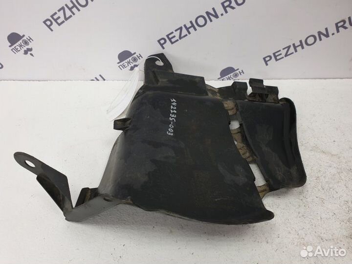 Дефлектор радиатора правый Renault Logan