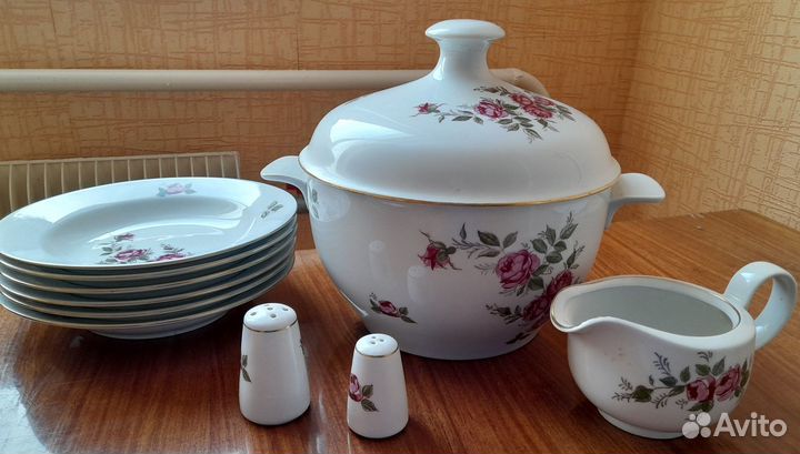 Кухонные принадлежности. Посуда