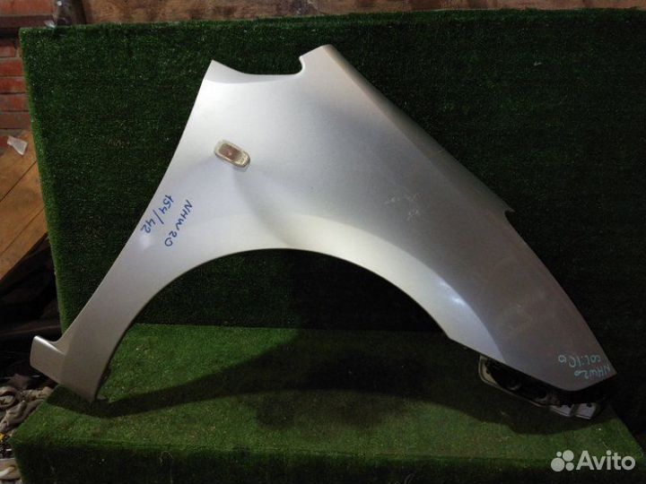 Крыло переднее правое Toyota Prius NHW20