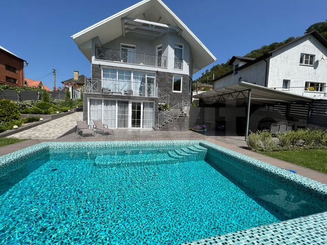 Дом 250 м² на участке 7 сот.