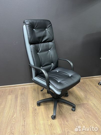 Компьютерное кресло. Кресло руководителя