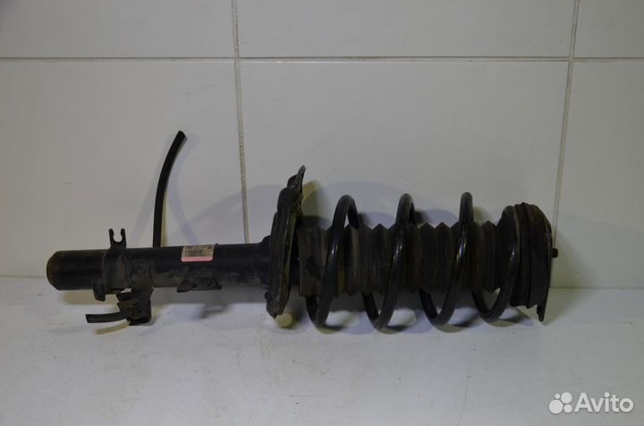 Стойка амортизатора передняя правая Nissan Qashqai