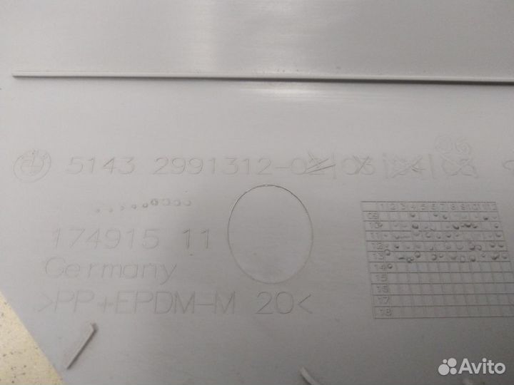 Обшивка стойки X1 E84 2009