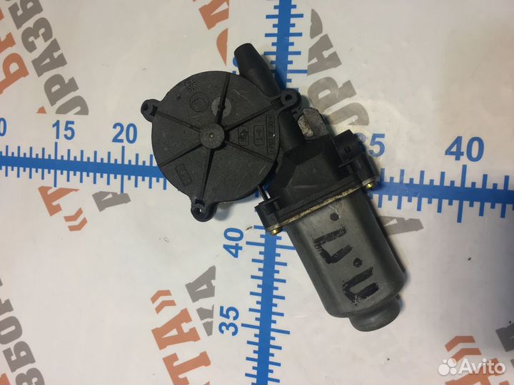 Моторчик стеклоподъемника передний правый Прав